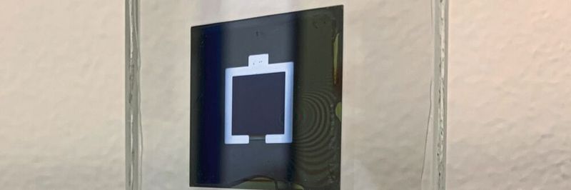 Im Frühjahr 2020 hatten Forscher bei einer Tandemsolarzelle aus Silizium und Peroskit einen Weltrekord beim Wirkungsgrad aufgestellt. Nun haben sie die physikalischen Prozesse genauer untersucht.