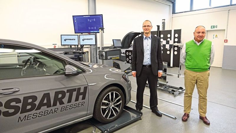 Marco Kempin (li.) und Dr. Boris Levin sehen den Münchner Werkstattausrüster Beissbarth gut aufgestellt. Gerade das Thema Fahrwerksvermessung wird für Werkstätten künftig noch wichtiger werden.