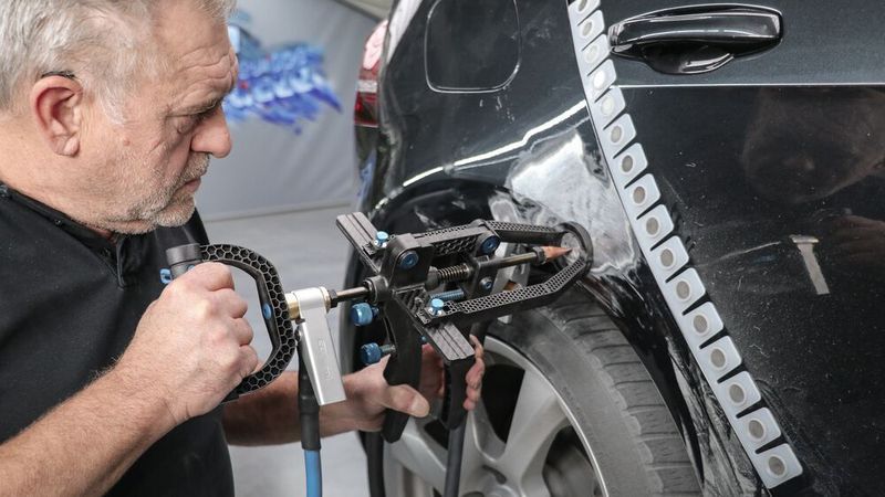 Mit dem CBR-System können Bleche kontrolliert und zügig gerichtet werden.