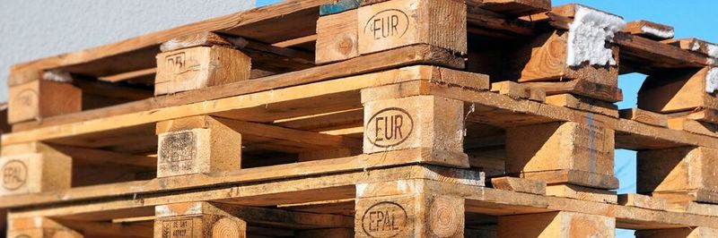 Nach erfolgreichem Abschluss des Pilotprojekts rund um den Palettentausch mit Blockchain geht das Folgeprojekt Block4Log einen großen Schritt weiter. 19 Firmen wollen gemeinsam binnen 2 Jahren, eine blockchainbasierte, marktreife Lösung entwickeln, mit der sich der Tausch von unterschiedlichen Ladungsträgern digital, transparent und effizient verwalten lässt.