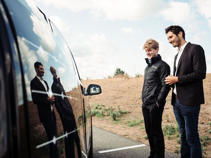 Gründer von Sono Motors: Jona Christians (li.) und Laurin Hahn.