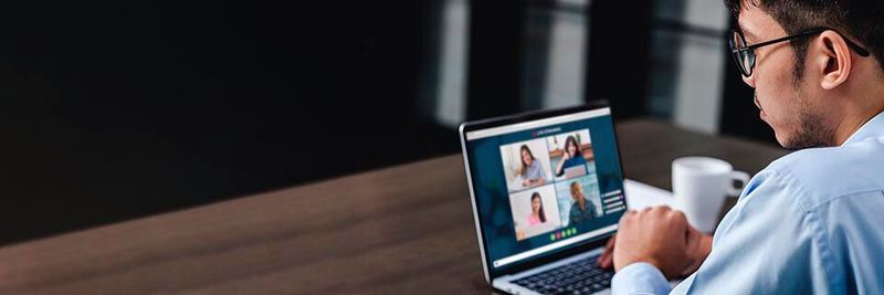 Die „neue Normalität“ umfasst digitale Transformationen, die sich auf die Effektivität von Fernarbeit auswirken.