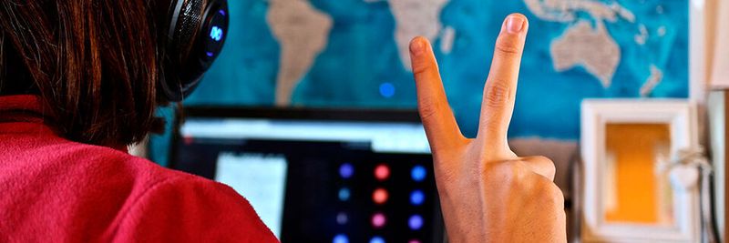 Live-Untertitel bei Videokonferenzen tragen zur Barrierefreiheit und damit zur Inklusion bei, indem mehr Teilnehmer aktiv am Stream teilnehmen können.