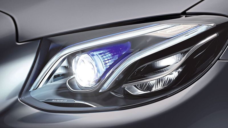 „Multibeam“-Frontleuchte von Mercedes.