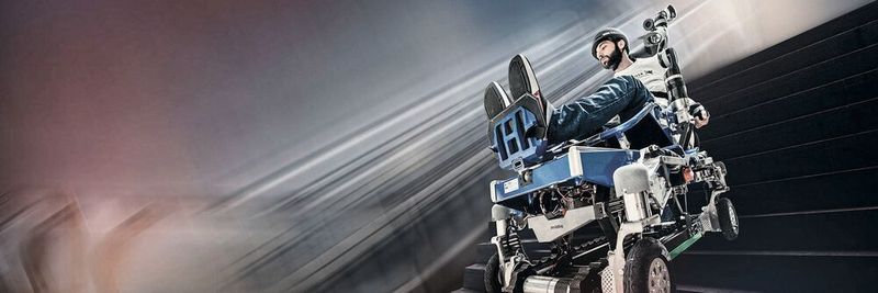 Cybathlon-Pilot Florian Hauser in seinem Wettkampf-Rollstuhl, der von einem Ingenieursteam der Hochschuhe Rapperswil ständig weiterentwickelt wird.