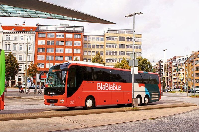 Fernlinienbusse haben laut Umweltbundesamt die beste Umweltbilanz auf der Langstrecke – besser als die Fernzüge der Bahn.