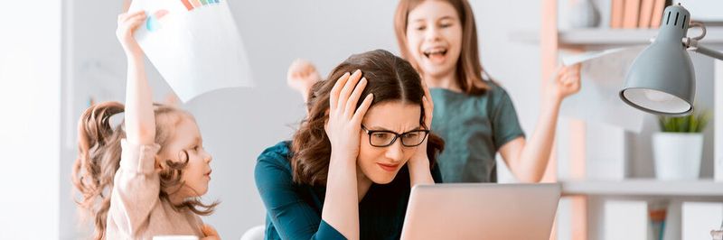 Zahlreiche Stessfaktoren erhöhen die Belastung im Homeoffice.