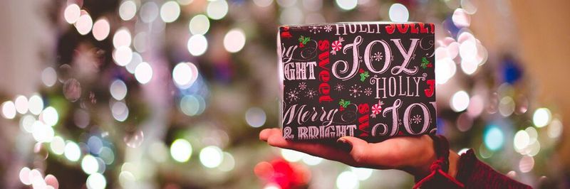 Wir alle wollen die freien Tage an Weihnachten ohne Stress genießen. Um selbst abschalten zu können, sollten wir das auch mit unseren Laptops tun.