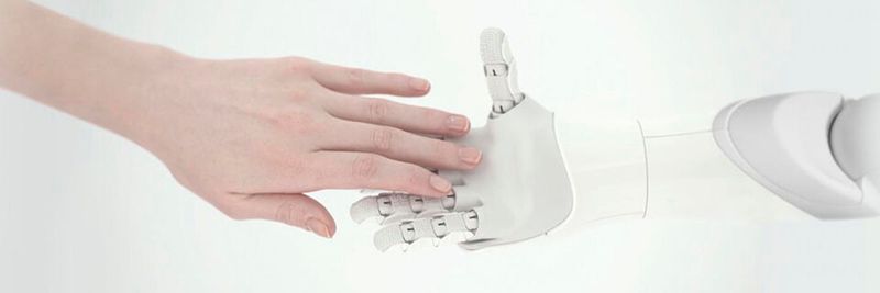 Pepper-Hersteller Softbank Robotics reagiert mit speziell auf die Covid-19-Krise angepassten Roboter-Lösungen.