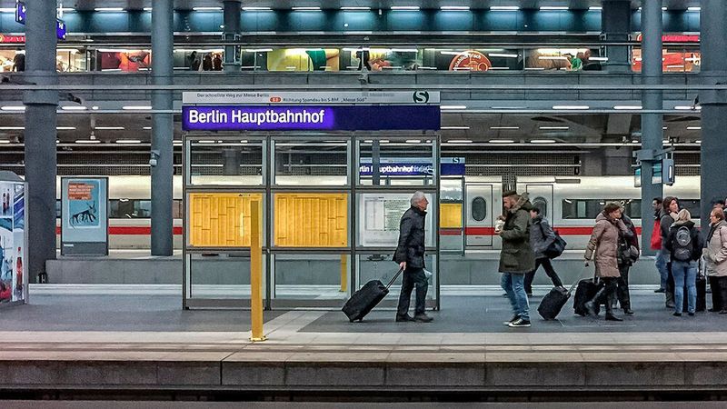 In der EU werden bislang nur sieben Prozent der Passagiere und elf Prozent der Güter auf der Schiene transportiert.