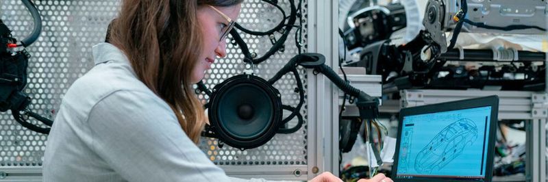 Beim Reverse Engineering geht es darum, den Entwicklungsprozess umzudrehen. Dabei dient das fertige Produkt als Grundlage, um Konstruktionsdaten oder Baupläne zu erstellen.