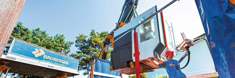 Über 60 Werkzeugmaschinen mussten im alten Laborgebäude abgeholt und im Neubau für die Forscherinnen und Forscher platziert werden – mit Hilfe des Umzugsspezialisten Bauberger.