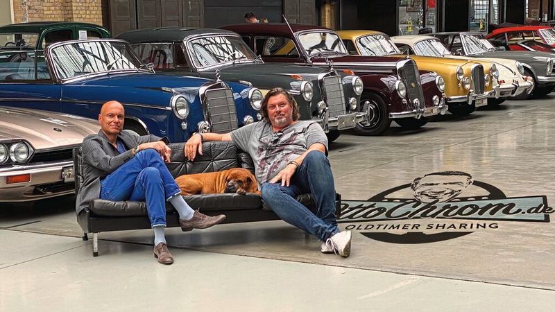 Harald Piendl (li.) und Dirk Salomon haben die Oldtimer-Vermietplattform „Ottochrom“ ins Leben gerufen.