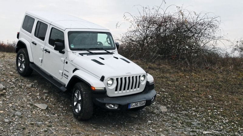 In Deutschland müssen rund 2.240 Jeep Wrangler aus dem Produktionszeitraum vom 01. Februar 2019 bis 11. September 2020 in die Werkstatt.