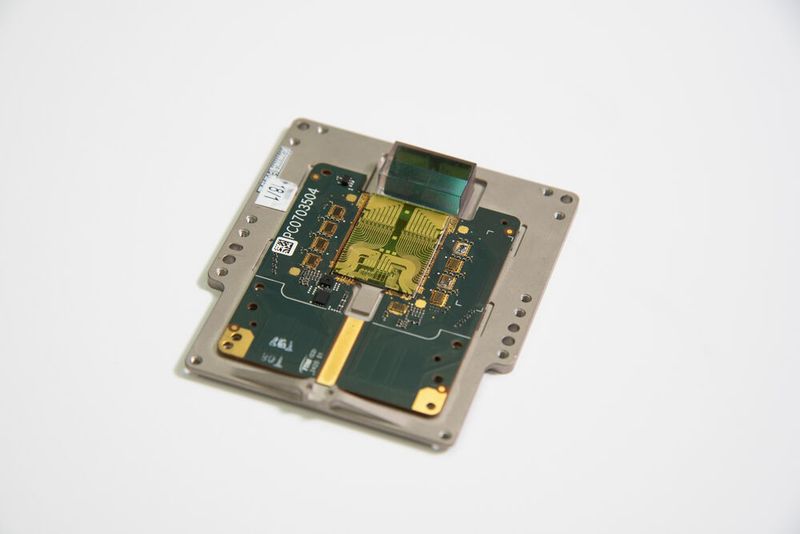Mobileye zeigt auf der CES ein Lidar-System-on-chip. Die Photonen werden dabei im Halbleiter erzeugt.