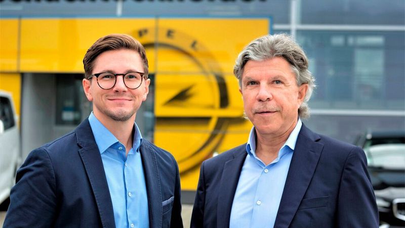 Generationenwechsel: Renzo Schachtschneider (li.) übernimmt in dritter Generation die Führung der Autohausgruppe Schachtschneider von seinem Vater Klaus-Peter.