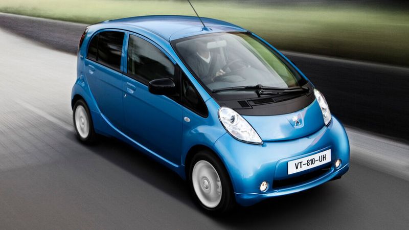 Bei den baugleichen PSA-Modellen Peugeot Ion (Bild) und Citroën C-Zero lauten die Kürzel der Rückrufaktion „HBS“ und „JVA“. Hier geht es weltweit um fast 27.000 Stromer.