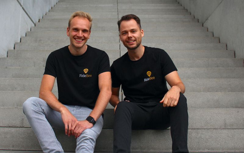Die beiden RideBee-Gründer Lukas Mohs und Fabian Seitz bieten ihre Mobilitätsplattform seit 2018 an.