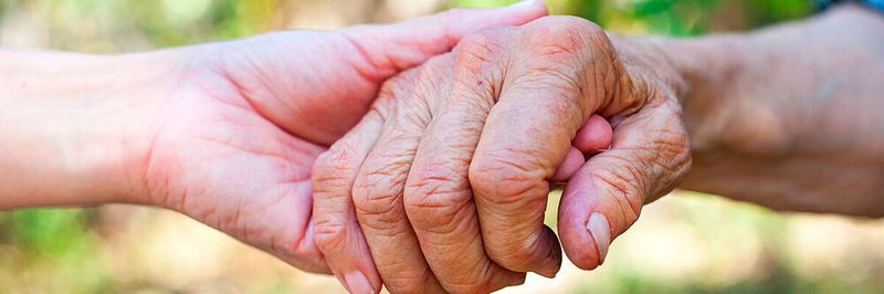 Die Pflege und Betreuung von Parkinsonpatienten verlangt besondere Kenntnisse.