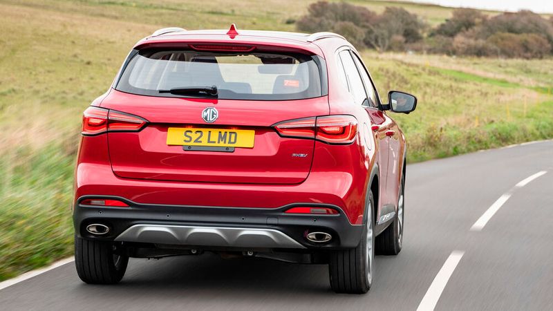 Ein paar Zentimeter länger als der Tiguan und deutlich besser ausgestattet, kostet der MG EHS ein gutes Drittel weniger als der Plug-in-Hybrid aus Wolfsburg.