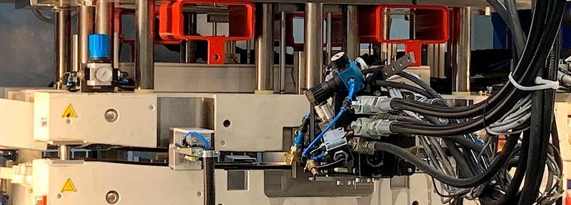 Moldmaker BBG presents smart molds for use in Industry 4.0 applications and in smart factory environments.