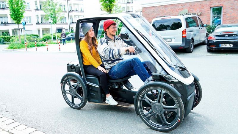 Der Bio-Hybrid Duo kann bis zu zwei Personen befördern.