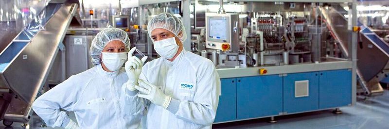 Auch die Mitarbeiter im Produktionswerk von Ypsomed im schweizerischen Solothurn können von der angestoßenen Weiterentwicklung der Führungskultur profitieren.