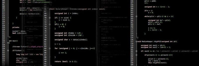 C und C++ sind Beispiele für höhere Programmiersprachen, bei denen ein AOT-Compiler den Code vor der Ausführung übersetzen muss.