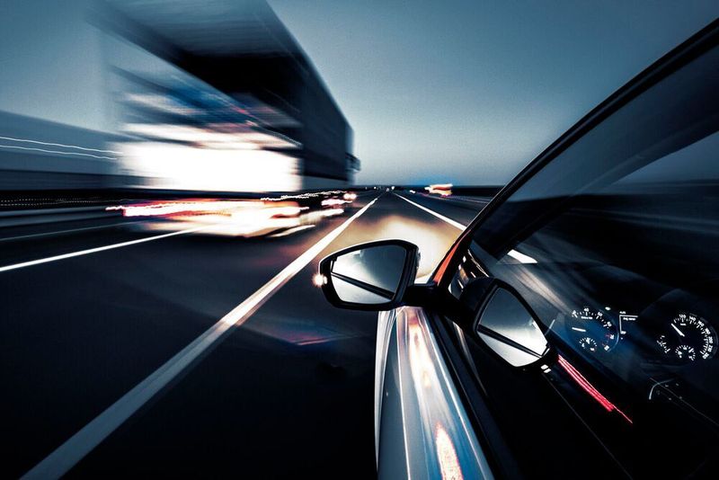 AVL und Rohde & Schwarz entwickeln gemeinsam ein Radartestsystem für Vehicle-in-the-loop.