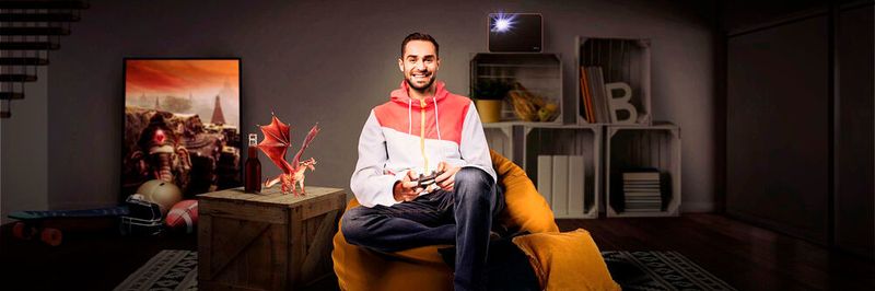 Der Full-HD-Gaming-Beamer X1300i von Benq liefert eine Refreshrate von 120 Hz. Mit einer zusätzlichen blauen LED wird die Lichtstärke auf 3.000 ANSI-Lumen gesteigert.