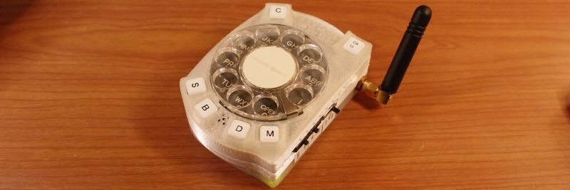 Retro-Feeling: das Rotary Un-Smartphone ist ein 4G-Mobiltelefon mit nostalgischer Wählscheibe.