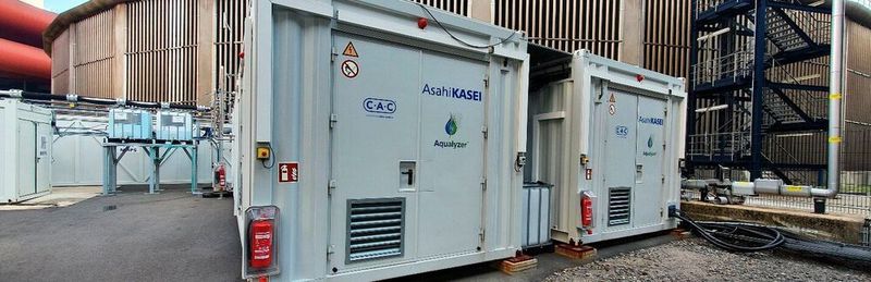 Die Anlage besteht aus vorgefertigten Modulen mit der eigentlichen Wasser-Elektrolyse sowie einer Wasserstoff-Kompressions- und Wasserstoff-Reinigungsanlage. Aus dem produzierten Wasserstoff soll - zusammen mit CO2 aus Kraftwerksabgasen - Dimethylether (DME) hergestellt werden, das als synthetischer Kraftstoff genutzt werden kann.