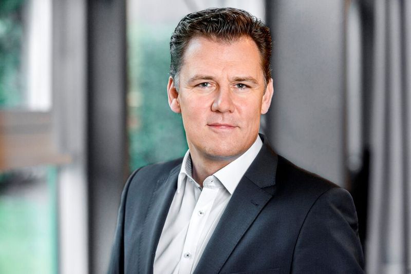 Frank Koch hat umfassende Turnaround- und Restrukturierungsprogramme erfolgreich umgesetzt und deutliche Verbesserungen der operativen und finanziellen Leistung der von ihm geführten Unternehmen erreicht.