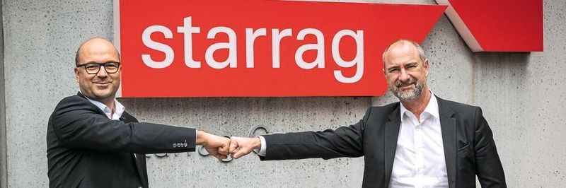 Handschlag zu Coronazeiten: Alexander Attenberger, CSO Starrag Group (links) und Argonag Geschäftsführer Stefan Luther bekräftigen die Zusammenarbeit.