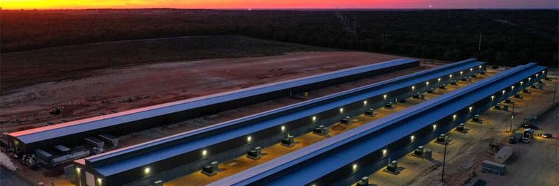 Das Rechenzentrum in Texas, nahe Austin, betreibt Northern Data HPC-Anwendungen im Bereich Blockchain wie Bitcoin-Mining für internationale Großkonzerne. Die GPU-Rechenzentren sind für KI-und ML-Anwendungen gedacht.