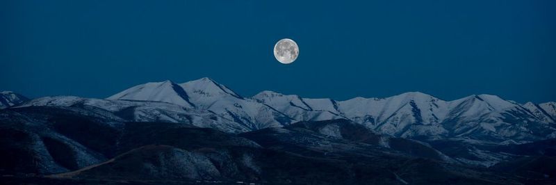 Der Mond ist wieder ein begehrtes Ziel der Raumfahrt. Egal ob es darum geht, seine Geheimnisse zu erforschen, Rohstoffe abzubauen oder dort einen Raumfahrtbahnhof zu errichten, der 3D-Druck spielt eine Schlüsselrolle.