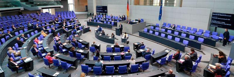 Die schwarz-rote Regierungskoalition hat im Bundestag das geplante zweite IT-Sicherheitsgesetz gegen Kritik der Opposition und der Wirtschaftsverbände verteidigt.