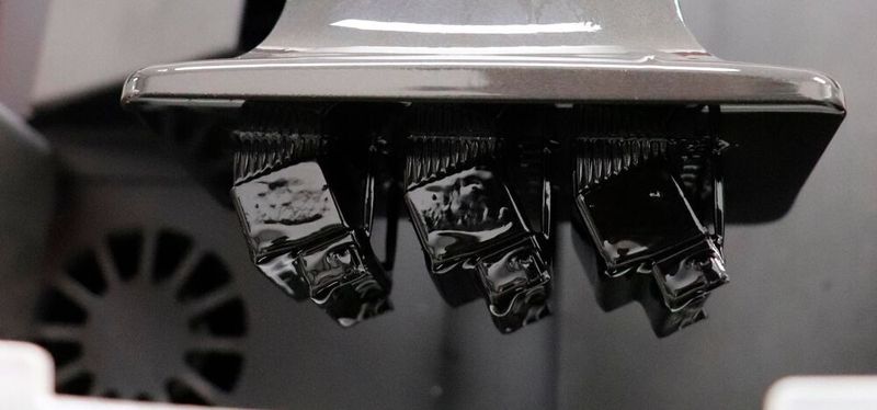 Asiga und Henkel treiben die industrielle Serienfertigung von Stereolithographie-Bauteilen durch die Validierung von Henkel-Materialien für die offene Plattform von Asiga voran.