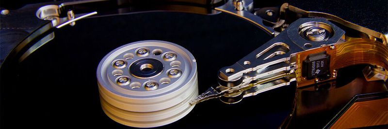 Können HDDs mit SSDs auch künftig mithalten? Rainer W. Kaese von Toshiba stellt dazu fest, dass Performance „in vielen Bereichen nicht entscheidend“ sei.