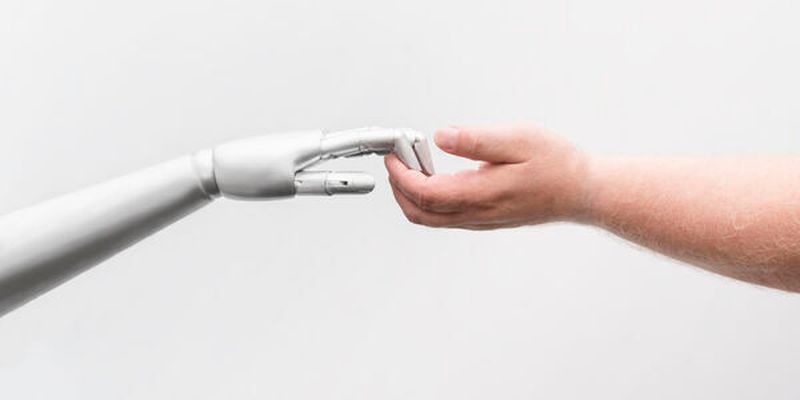 Roboter und Mensch werden in Zukunft eng zusammenarbeiten – dafür hat EU-nited Robotics in einer Charta 10 Handlungsfelder definiert.