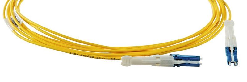 Glasfaser-Steckverbinder: Der CS-Steckverbinder soll Rechenzentren für 200G/400G-Anwendungen fit machen.