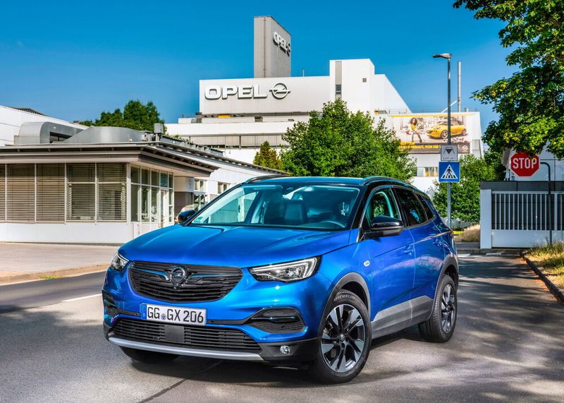 Fehlende Halbleiter sorgen für Produktionsausfälle beim SUV Grandland im Opel-Werk Eisenach.