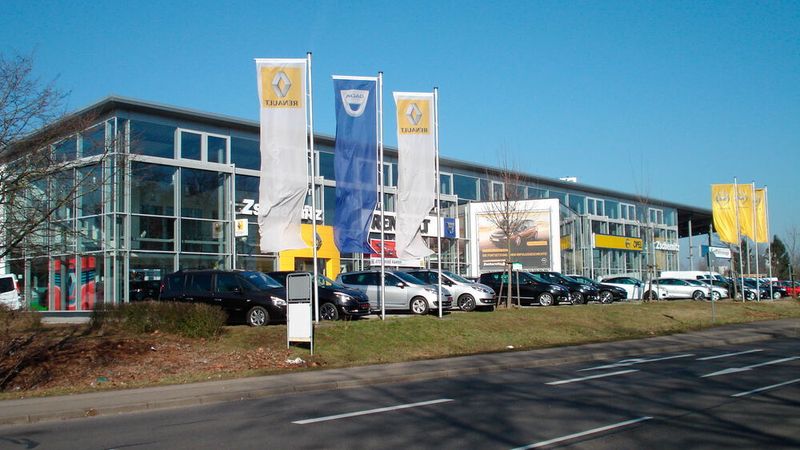Hauptsitz des Autohauses Zschernitz am Mühlburger Bahnhof in Karlsruhe.