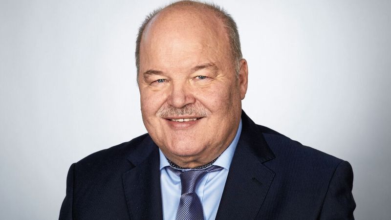 Albert Vetterl, Präsident des Kraftfahrzeuggewerbes in Bayern, fürchtet um die Existenz vieler Kfz-Betriebe, falls die Politik den Lockdown verlängert.