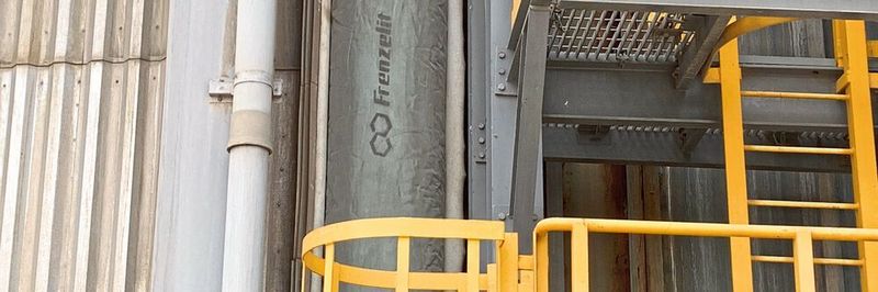 Bereit für hohe Temperaturen, Bewegungen und Ausdehnungen: der ausgetauschte Gewebekompensator mit Isolierlagen aus Hochtemperaturfasern von Frenzelit