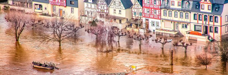 Der Katastrophenfall tritt glücklicherweise selten ein, doch kann man nur dringend dazu raten, sich trotzdem dagegen abzusichern – etwa indem Daten über unterschiedliche Regionen repliziert werden. So funktioniert’s in der AWS-Welt.