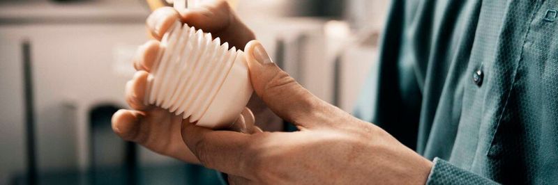 FFF-3D-Druck hat sich mittlerweile etabliert, mit den Ergebnissen sind neue Anwender jedoch oft unzufrieden. Das liegt meist nicht an den Anlagen und Materialien, sondern an der Umsetzung. Was sie beim Umgang mit Thermoplasten beachten müssen, lesen Sie hier.
