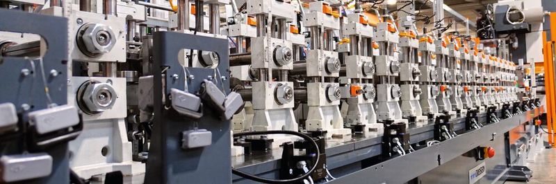 Dreistern hat sich zum Ziel gesetzt, die Vision intelligenter Rollformprozesse Realität werden zu lassen. Erste Ergebnisse dieses Projekts sind inzwischen marktreif und finden bei ersten Kunden Anwendung.