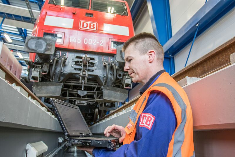 Mehr Züge, mehr Wartung: Lokprüfzentrum im DB-Fahrzeuginstandhaltungswerk in Dessau.