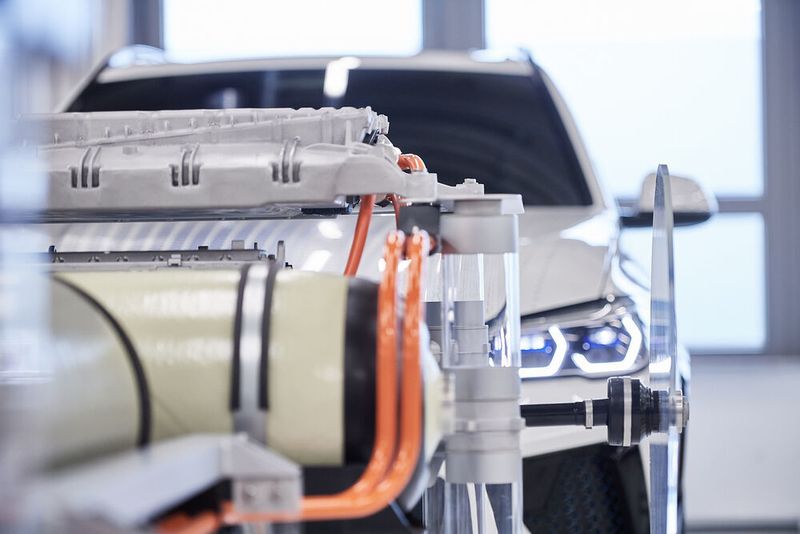 Automobilhersteller und -zulieferer entwickeln immer öfter gemeinsam an der Brennstoffzellentechnik. Im Bild: Das Wasserstoff-Kompetenzzentrum von BMW.